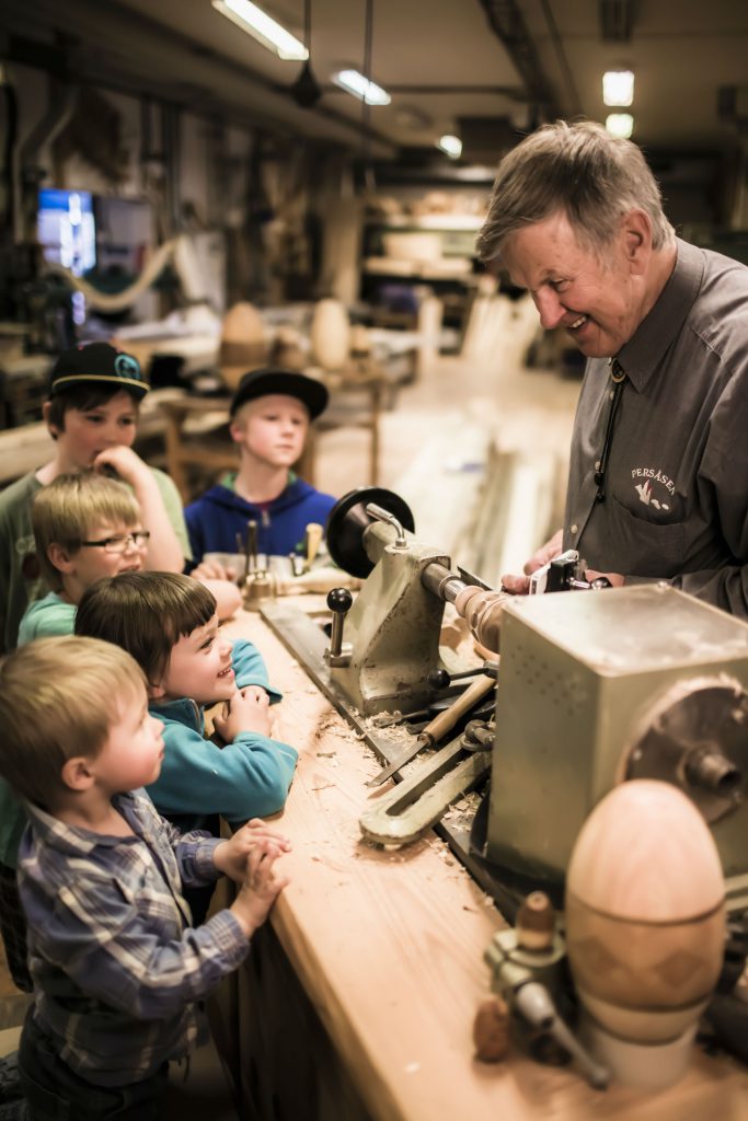 Leif Wikner lathing wood